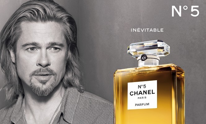 Brad Pitt dans sa dernière campagne de publicité pour Chanel : même pas avec un bâton, j'te touche ! 
