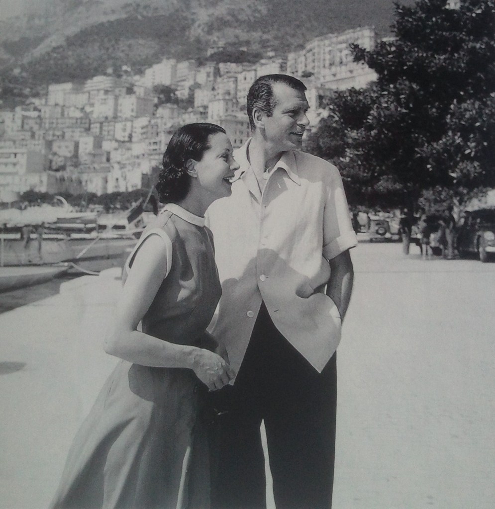 Scarlett O'Hara et Hamlet alias Vivien Leigh et Laurence Olivier en goguette à Cannes, 1956.
