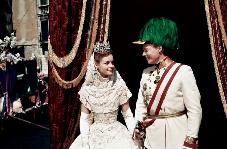 Pour le Sissi III, Ersnt Marischka mit de gros moyens en place : bateau rococco, gondoles, milliers de figurants en costumes, location de la Place St Marc... la Cité des Doges était le point d'orgue de cette histoire d'amour sans fin...