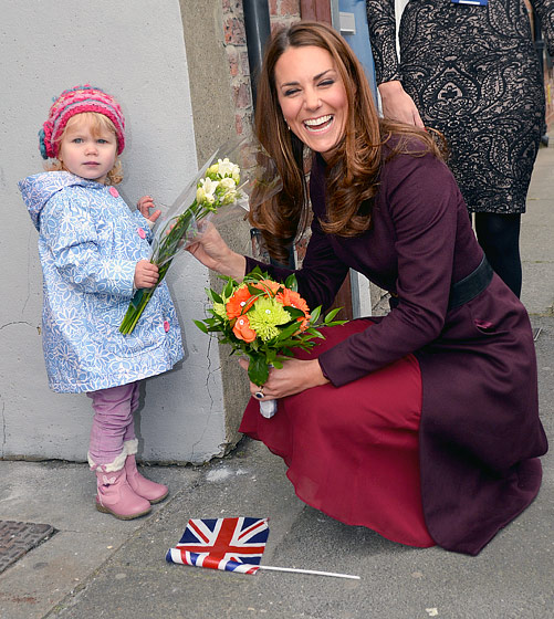 Courage Chérie, en accouchant, écarte les jambes et pense à l'Angleterre...