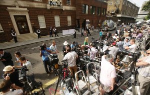 Devant le St Mary Hospital, les corbeaux attendent...