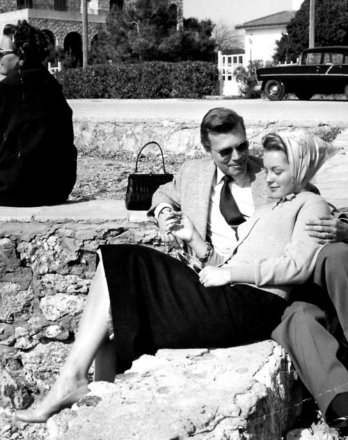 Conter fleurette à Romy, hélas sans espoir de retour... (photo : 1957)