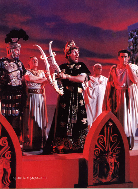 Néron, fasciné de se voir sur le Wall de Rising Stars...