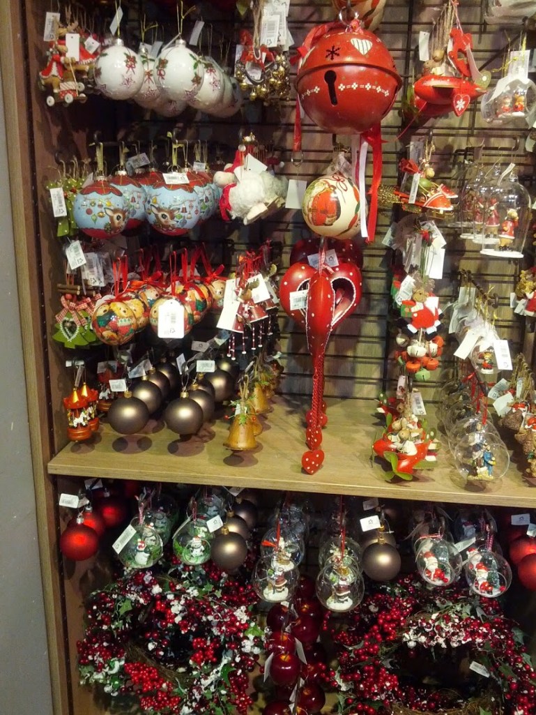Rayon de décorations de Noël, octobre 2014.