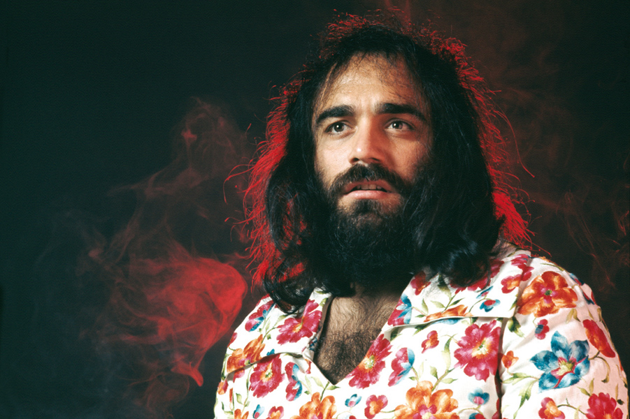 Demis Roussos début des seventies. Chemise hippie et tous poils dehors.
