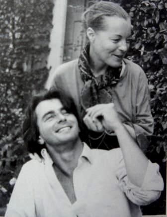 Romy, quelques temps avant sa disparition, le 29 Mai 1982. Ici dans sa maison de campagne à Boissy-sans-Avoir avec son dernier compagnon, Laurent Pétain.