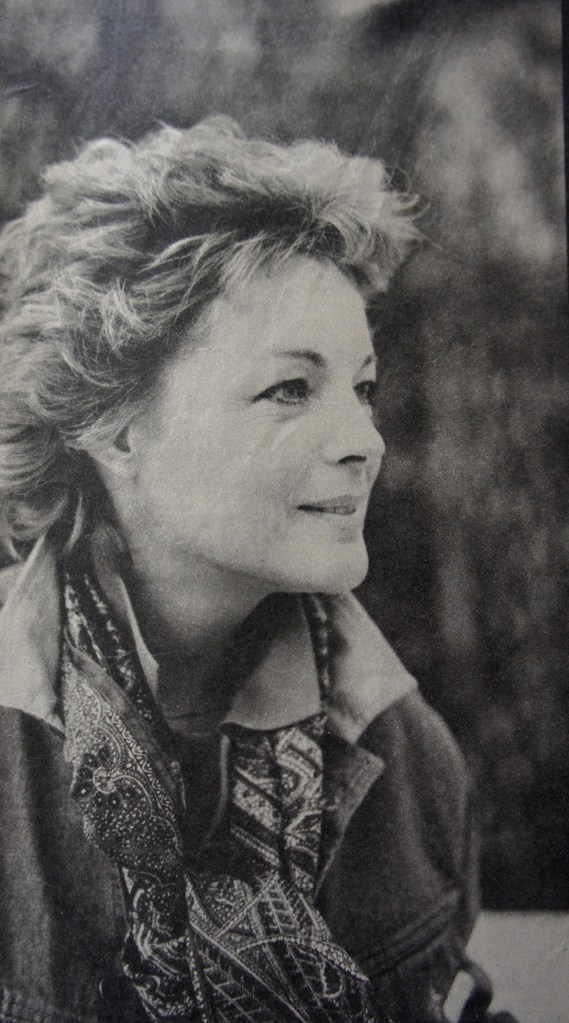 Tenter de renaître... En Avril 1982 Romy affiche un pâle sourire. Nouvelle coupe de cheveux, nouveau film, nouveau mec, nouvelle maison. "Je n'y arrive pas... je n'y arrive pas..." confie-t-elle à sa mère au téléphone. Fini de rire.