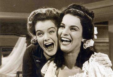 Les facèties de Sissi... Romy et Uta Franztsur le tournage de "Sissi I", 1955.