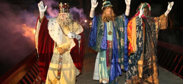 "Ne tirez pas ! On vient seulement avec de l'or, de la myrrhe et de l’encens, mais pas de galette !" 