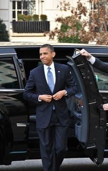 Impeccable, même en sortant d'une voiture...