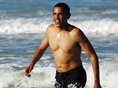 Parcours sans faute. En maillot de bain sortant de l'eau telle une Ursula Andress dans James Bond, Barack est parfait !