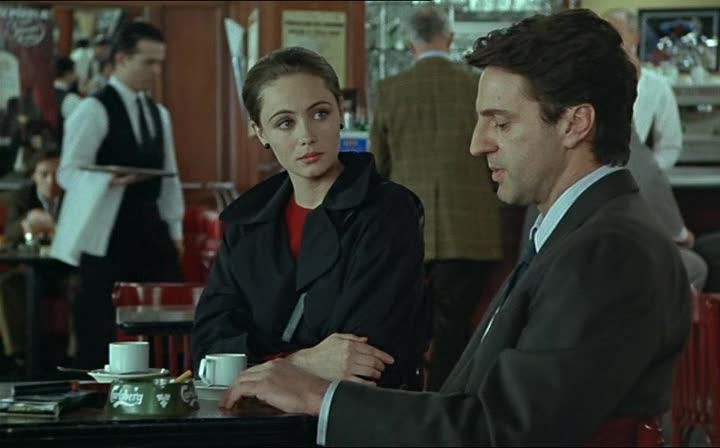 A Paris, quand il pleut, on se réfugie dans les bistrots. Le début d'une rencontre et d'une rupture quelques mois plus tard. (Illustration : Emmanuelle Béart et Daniel Auteuil dans "Un cœur en hiver' de Claude Sautet, 1992).